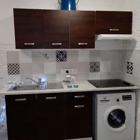 Sunny Facing The Park Apartment Budapest